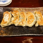 宗平 - 隠れた名物、兼エースの焼き餃子！そこらのラーメン店や中華料理店よりウマイ！