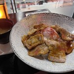 肉の丸一 - 料理写真:国産豚バラ炙り丼1,080円