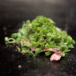 もりぐち - 片面焼きでネギを巻き巻きして頬張るんふん