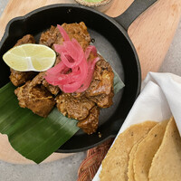 スパイシーローストポーク”コチニータピビル”