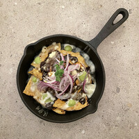 自家製モーレのナチョス