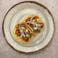 国産豚のアルパストールタコス