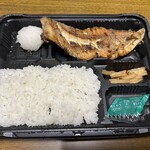 炭火焼和めし処 しんぱち食堂 - あかうお干物定食弁当　ご飯小盛　993円❗️