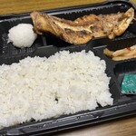 炭火焼和めし処 しんぱち食堂 - 漬物、醤油パック付き❗️