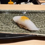 赤坂 鮨 天ぷら 祇園いわい - アオリイカ （塩スダチの上にカラスミ）