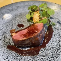 テアトロ ディ マッサ - 鴨のローストかな？鴨はもちろん美味しかったんですが添えられてらいたゴボウが絶品。しっとりしているのに一切水分は使わずに調理しているという。久々に感動しました。