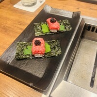 焼肉うしごろ 西麻布本店 - キャビアと厳選赤身の手巻き