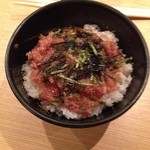 難波 肉と魚と酒 雄 - マグロ丼