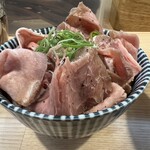 とんぼ庵 - レアチャーシュー丼