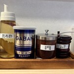 とんぼ庵 - テーブル調味料