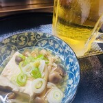 炭火串焼うゑ草 - お通しと生ビール