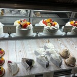 ピネード - 美味しそうなホールケーキ