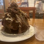 LAUNA - 牛肉ハミ出丼　グラスと並べると。。圧巻なビジュアル