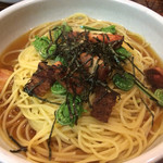 SABOU 虎ノ門店 - コゴミと厚切りベーコンの和風スパ