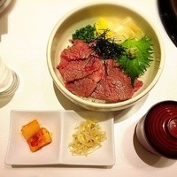 肉の匠 将泰庵 船橋駅前 はなれ店 - 和牛炙り鉄火丼 1400円