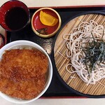 荷車屋 道の駅店 - わらじカツ丼　ざるそば1,200円