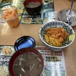 どんぶり屋 - 雲丹丼をシェア