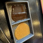 焼肉処 まるます家 - 醤油タレと味噌ダレ...♪*ﾟ
      お好みで♬