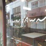 YAWN YAWN - 表からパチリ