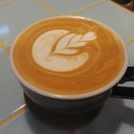 YAWN YAWN - 心友の注文したカプチーノ（店主さん練習中）