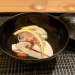 豪龍久保 - 松葉蟹と松茸のお椀