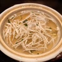 日本料理 山崎 - フグしゃぶの出汁で戴く本しめじ。塩も醤油も使わない。
