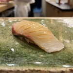 鮨 七海 - シマアジ。歯応えと旨み♪