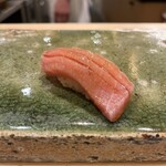 鮨 七海 - 中トロ。ほぼ大トロと言ってもいいほどの脂の乗り！