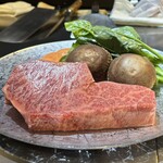 鉄板焼 石狩 - 石狩厳選 A-5 北海道敷島ファーム産黒毛和牛「白老和牛」
                                サーロインステーキ100g