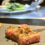 鉄板焼 石狩 - 石狩厳選 A-5 北海道敷島ファーム産黒毛和牛「白老和牛」
      サーロインステーキ100g