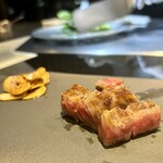 鉄板焼 石狩 - 石狩厳選 A-5 北海道敷島ファーム産黒毛和牛「白老和牛」
      サーロインステーキ100g