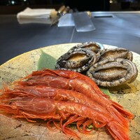 鉄板焼 石狩 - 北海道産 活蝦夷鮑とスペイン産 カラビネーロ