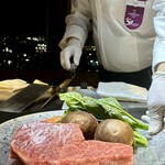 鉄板焼 石狩 - 石狩厳選 A-5 北海道敷島ファーム産黒毛和牛「白老和牛」
      サーロインステーキ100g