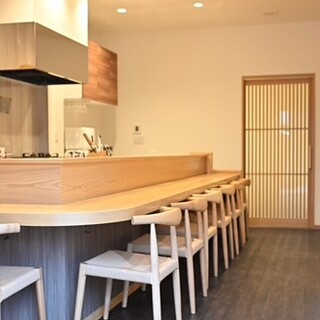 女性のおひとり様も歓迎◎飲み会やお集まりに最適な個室も完備