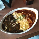キリンシティ - 赤・黒ハーフのオムライスサラダ付き