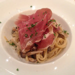 Vivo - 生ハムとホタテ貝柱とキノコのクリームソース リングイネ