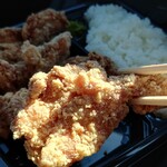 鹿沼まちの駅弁 もうもう亭 - 揚げたてのから揚げ