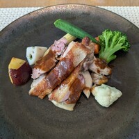 ミクニ マルノウチ - 鶏肉とキノコのソテー