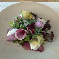 ミクニ マルノウチ - ブリと東京野菜のサラダ