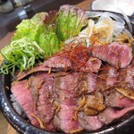 浪花焼肉 肉タレ屋 - ガーリックチップも入っているんですよ