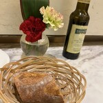 カンティーナ・アルバロンガ - パンも私の好きなハードパンです♡