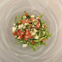 サボテンとフレッシュチーズ　トマトのライムマリネ