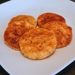 三代目満作 - 満作せんべい醤油味 5枚入り700円