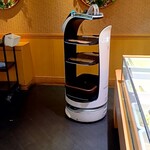 しゃぶ葉 - 配膳ロボットも大活躍！