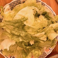 しゃぶしゃぶ・創作料理居酒屋 豚吟 栄店 - 上からだと分かりにくいけどレタスの山