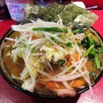 大盛ラーメン￥９００＋野菜畑￥５０　※税込表示