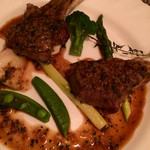 テート・ア・テート - 仔羊のローストタップナードソースで