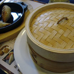 中国料理 桃源 - 鉄板焼き木の葉餃子、
      ショーロンポー×2