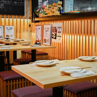 女子同士でくつろぐのに最適☆明るく落ち着いた店内