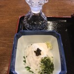 小千谷そば角屋 - 長芋とんぶり　税込520円　　　　　　　　　　　　　長芋の上の粒状の物が とんぶりです